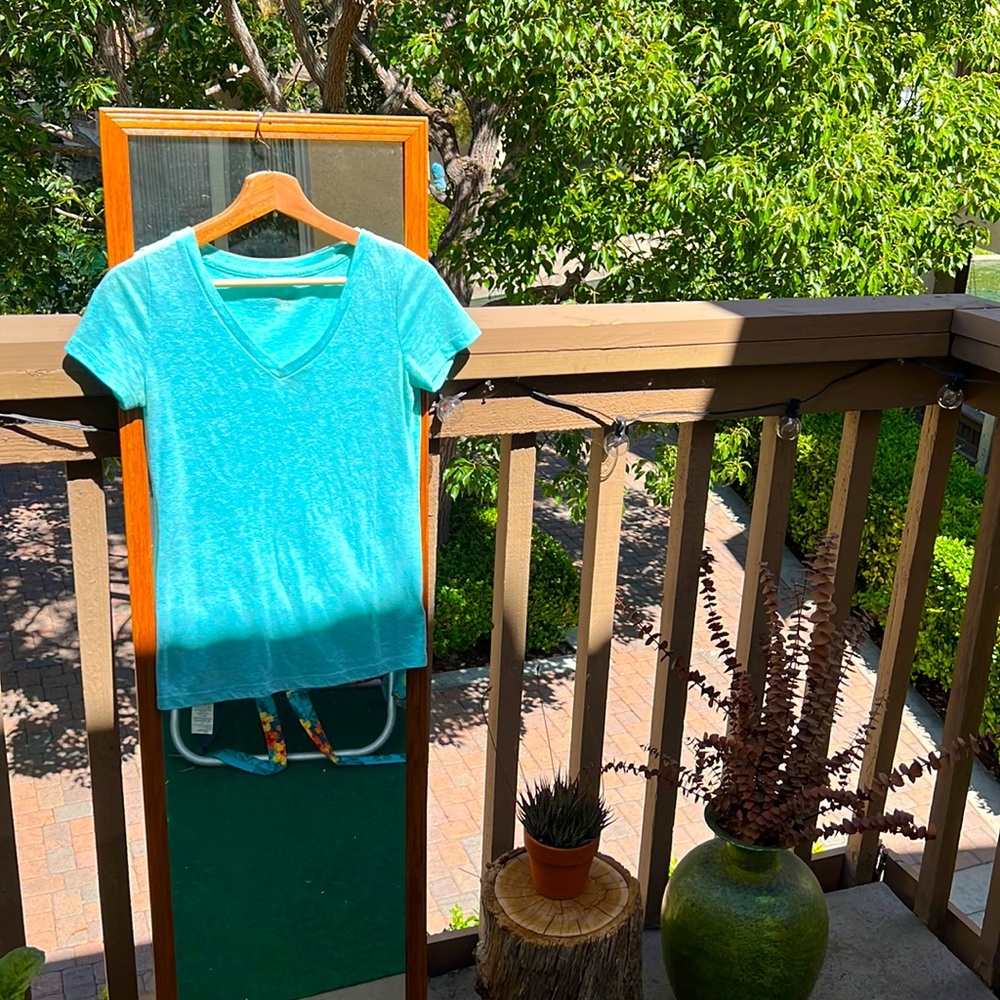 Mossimo Light Blue V Neck 💙 Size XS